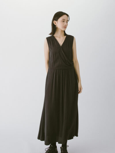 Cross-front sleeveless dress – Black