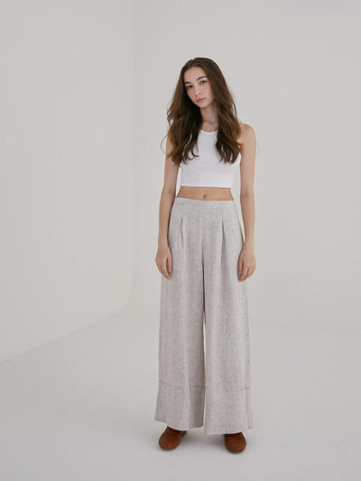 High-Waist Pleated Linen Trousers – Sand
