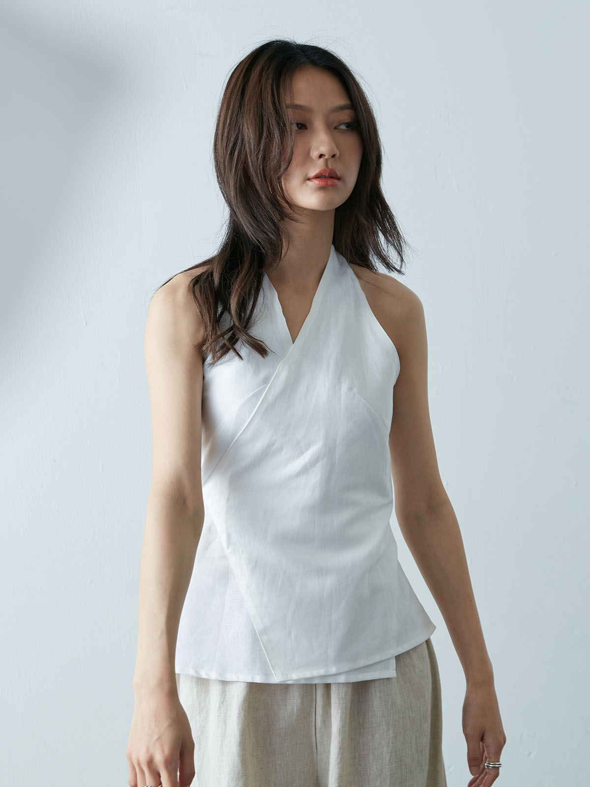 Cross-Front Vest – White