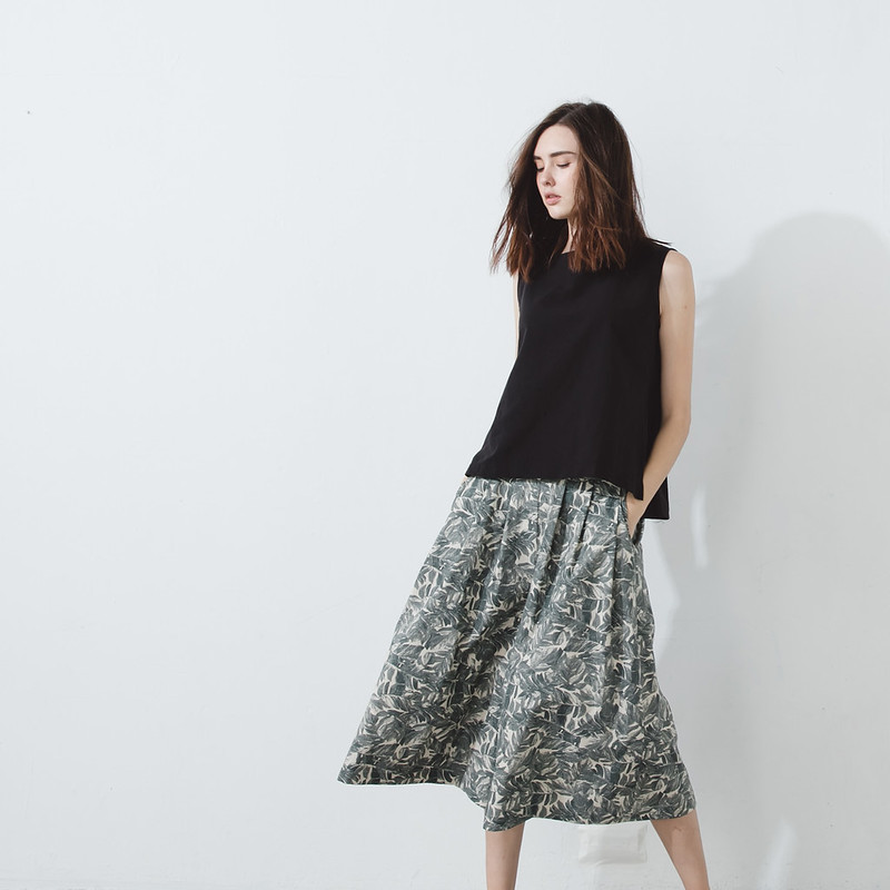 Oval‑Neck Vest - Black - Image 5