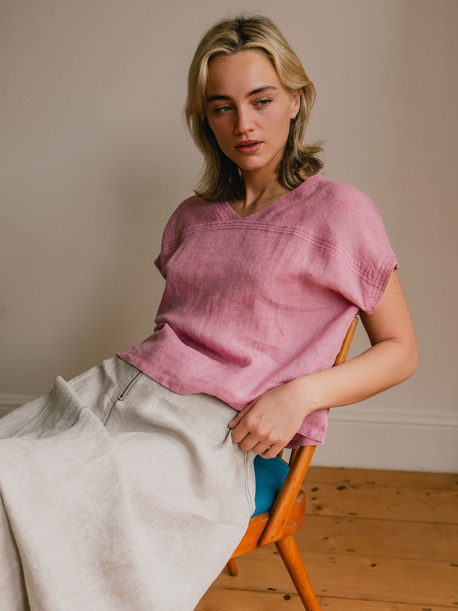 Topstitched V-Neck Cap-Sleeve Top – Pink - Image 2