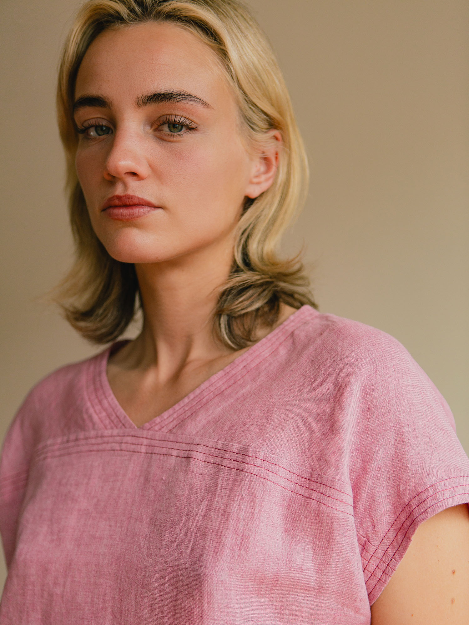 Topstitched V-Neck Cap-Sleeve Top – Pink - Image 7