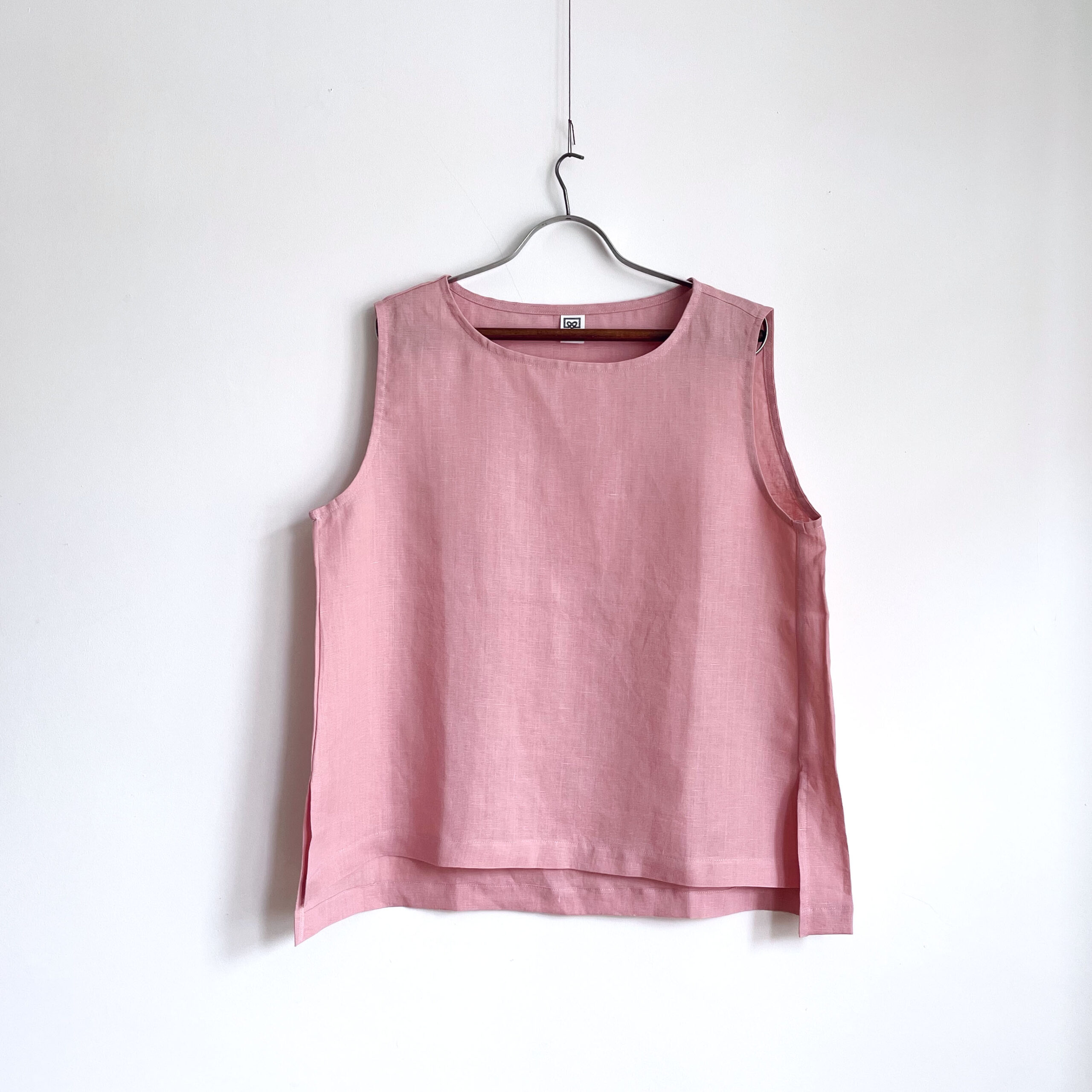 Oval neck linen vest – Coral Pink